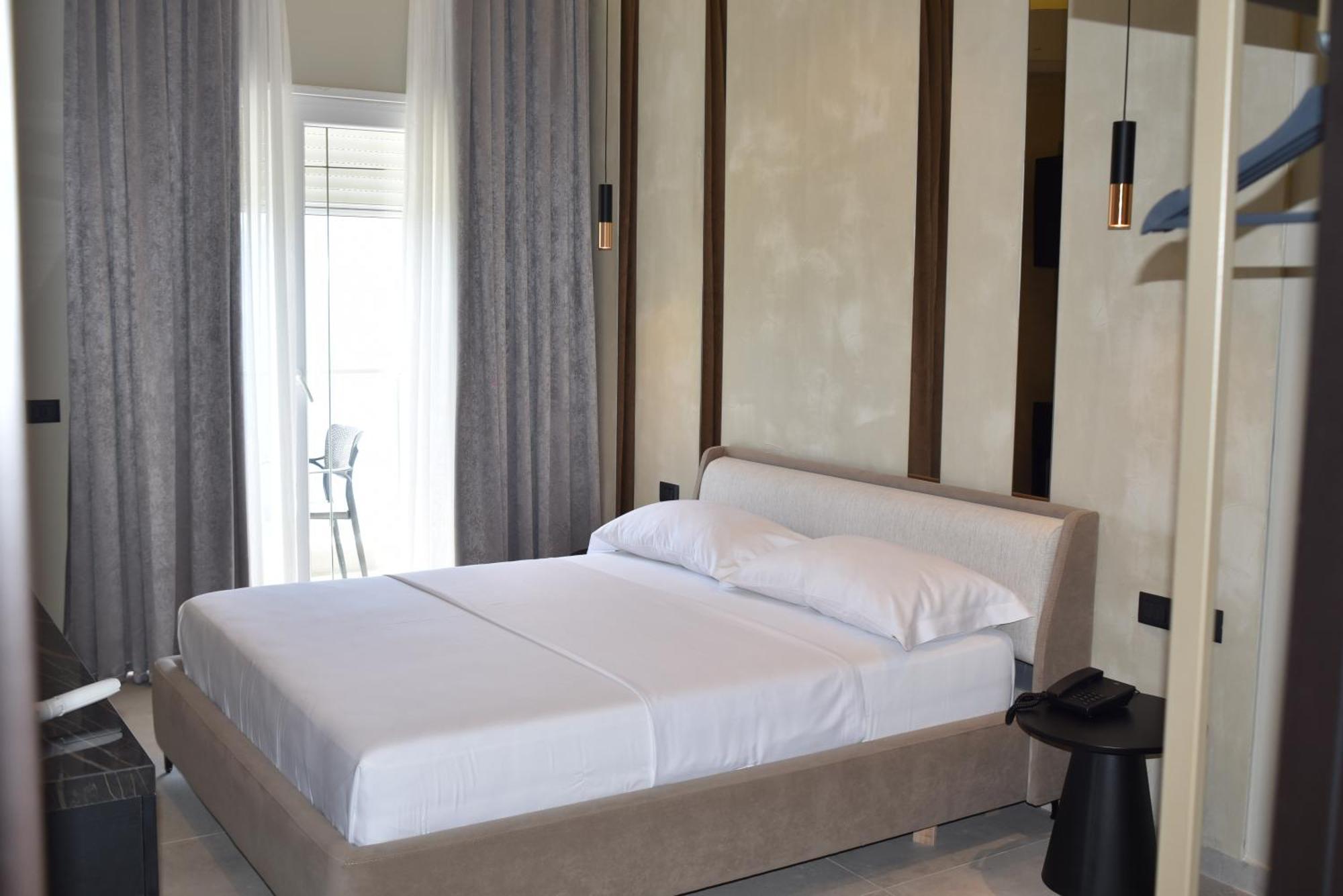 Nuna Hotel Radhimë Rum bild